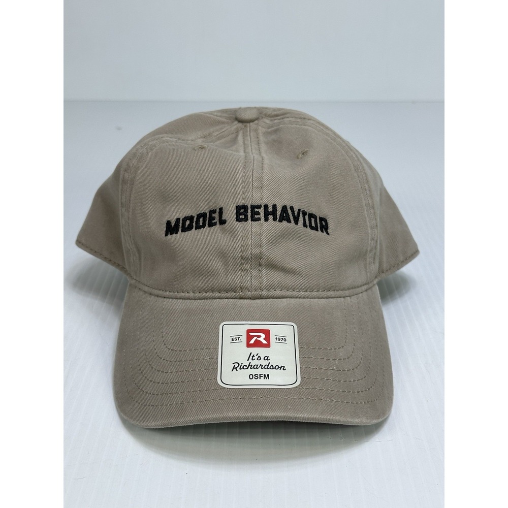 It's A Richardson OSFM Model 326 Smart Comfortable Baseball Cap Model Behavior